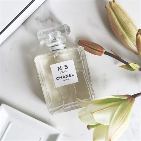 eau chanel n 5|Chanel 5 l'eau review.